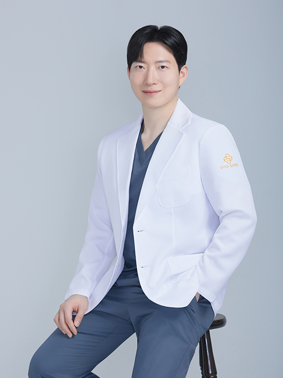Eversame Dermatology Clinic Director Baek In-cheol